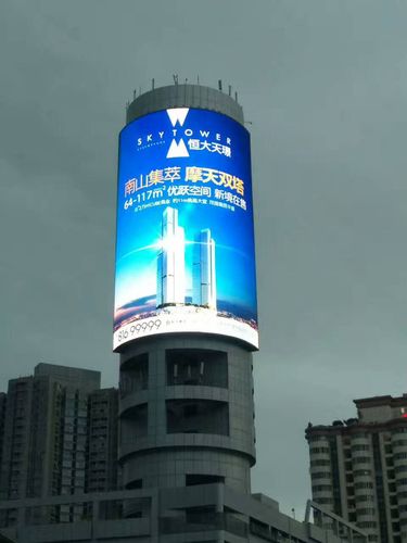 戶(hù)外弧形LED廣告大屏幕 引領(lǐng)全彩顯示新潮流，賦能戶(hù)外廣告新視界